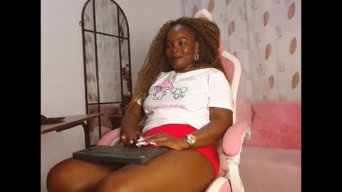 Snapshot of shaira___ chatting on 11-08-25, 12:33 Shaira online show from 11-08-25, 12:33