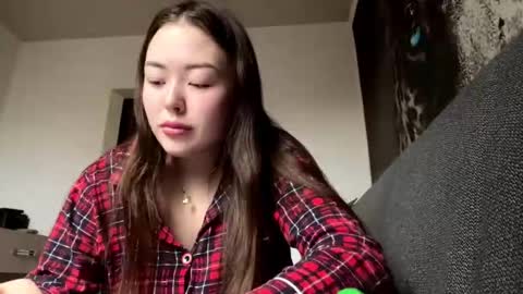 Hana online show from 11-23-25, 05:07