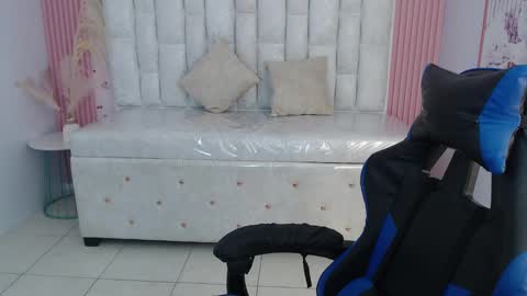 Snapshot of shalon_diaz_sub chatting on 10-22-25, 02:17 Shalon online show from 10-22-25, 02:17