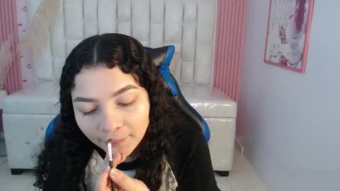 Snapshot of shalon_diaz_sub chatting on 11-05-25, 01:55 Shalon online show from 11-05-25, 01:55