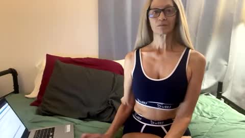 Shaman Woman online show from 01-15-26, 01:54