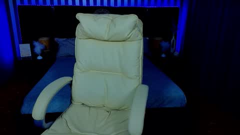 Lessi online show from 10-17-25, 06:05