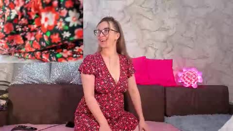 Svetlana ...........help me get 100 reactions before the end of the year Thumb up if you like me I appreciate it and thank you online show from 12-20-25, 04:58