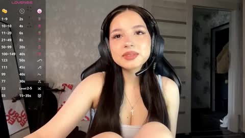 Snapshot of shanaecornish chatting on 11-04-25, 06:34 Viola online show from 11-04-25, 06:34