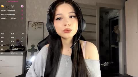 Snapshot of shanaecornish chatting on 11-06-25, 06:47 Viola online show from 11-06-25, 06:47