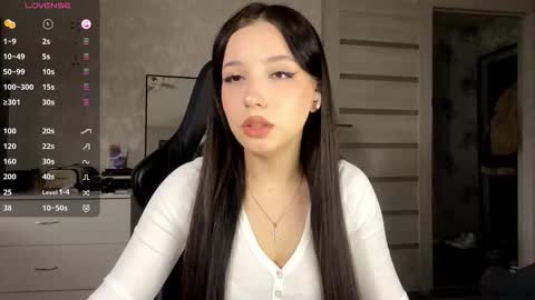 Snapshot of shanaecornish chatting on 11-07-25, 07:41 Viola online show from 11-07-25, 07:41