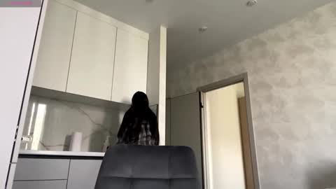 Snapshot of shanaecornish chatting on 11-15-25, 06:55 Viola online show from 11-15-25, 06:55