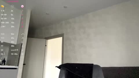 Snapshot of shanaecornish chatting on 11-22-25, 07:07 Viola online show from 11-22-25, 07:07