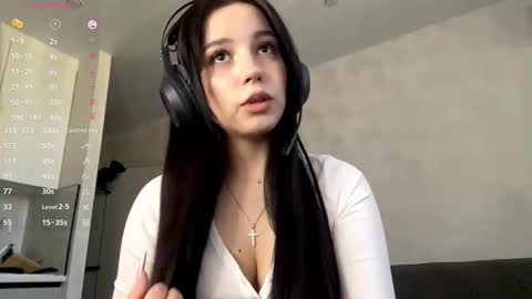 Snapshot of shanaecornish chatting on 11-24-25, 07:30 Viola online show from 11-24-25, 07:30