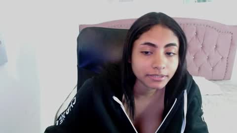 Snapshot of shaneelle chatting on 10-09-25, 03:37 shanelle online show from 10-09-25, 03:37