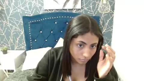 Snapshot of shaneelle chatting on 10-11-25, 03:21 shanelle online show from 10-11-25, 03:21