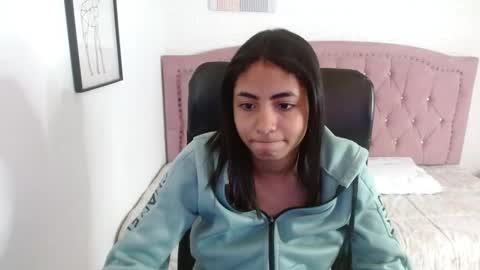 Snapshot of shaneelle chatting on 10-15-25, 03:17 shanelle online show from 10-15-25, 03:17