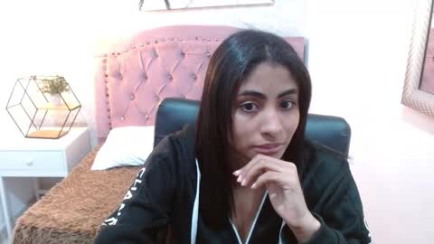 Snapshot of shaneelle chatting on 10-18-25, 03:13 shanelle online show from 10-18-25, 03:13