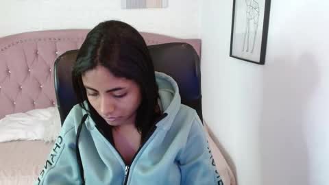 Snapshot of shaneelle chatting on 11-10-25, 03:05 shanelle online show from 11-10-25, 03:05