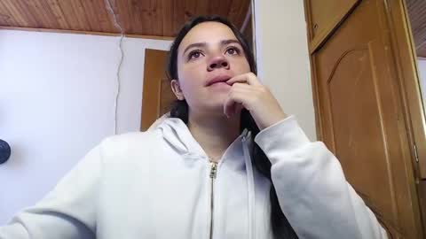 Snapshot of shanel_lozano chatting on 10-21-25, 07:14 shanel_lozano online show from 10-21-25, 07:14