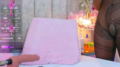 Shanel online show from 11-19-25, 01:44