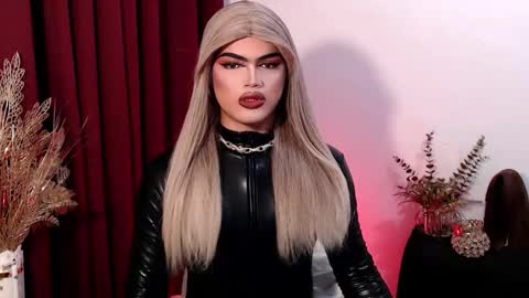 Snapshot of shanex01 chatting on 03-09-26, 11:14 Shane X online show from 03-09-26, 11:14