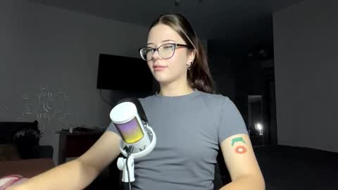 Snapshot of shannanwonnacott chatting on 10-22-25, 02:06 Lissa online show from 10-22-25, 02:06