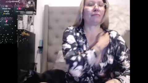 Shannon07 online show from 09-11-25, 05:46