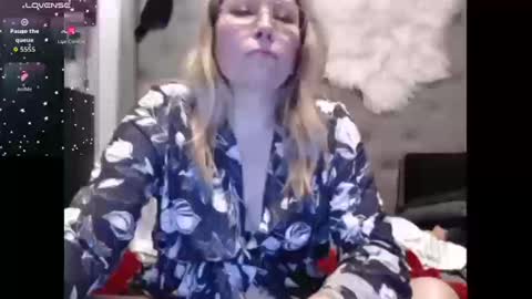 Shannon07 online show from 10-20-25, 06:47