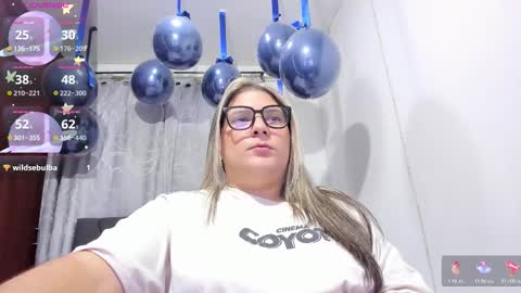 Snapshot of shantal_smith9 chatting on 11-22-25, 02:43 S H A N T A L S M I T H online show from 11-22-25, 02:43