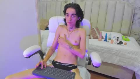 Shantal online show from 10-22-25, 04:13