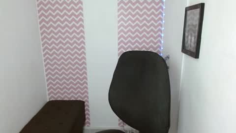 Snapshot of shantalcarson chatting on 12-04-25, 03:32 Dayana online show from 12-04-25, 03:32