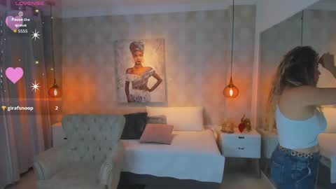 Snapshot of shantalll__ chatting on 04-16-26, 11:11 Shantal online show from 04-16-26, 11:11