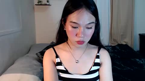 Snapshot of shantel_xx chatting on 10-28-25, 01:03 Shantel online show from 10-28-25, 01:03