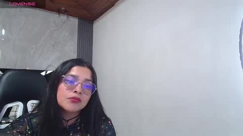 Snapshot of shantyvibe_a chatting on 10-20-25, 08:20 Shantall online show from 10-20-25, 08:20