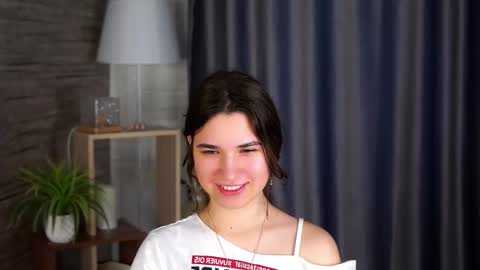 Snapshot of shapasser chatting on 10-15-25, 01:28 Ivy online show from 10-15-25, 01:28