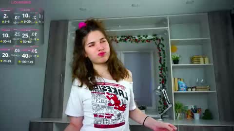 Snapshot of shapasser chatting on 11-19-25, 01:16 Ivy online show from 11-19-25, 01:16