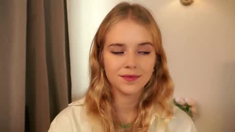 Lana online show from 10-07-25, 08:22