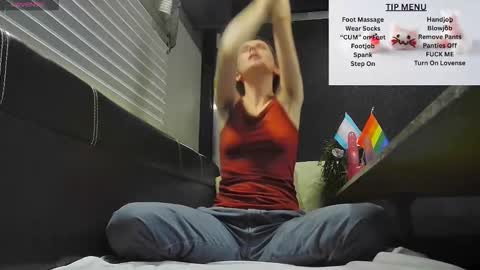 Snapshot of sharkysimon chatting on 11-05-25, 04:01 sharkysimon online show from 11-05-25, 04:01