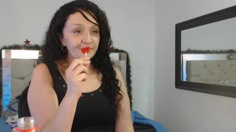 Snapshot of sharlotte__jones chatting on 12-24-24, 05:44 Sara online show from 12-24-24, 05:44