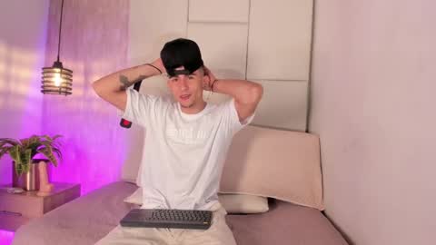 Snapshot of sharon_and_doggy chatting on 03-09-25, 03:43 Sharon and Doggy online show from 03-09-25, 03:43