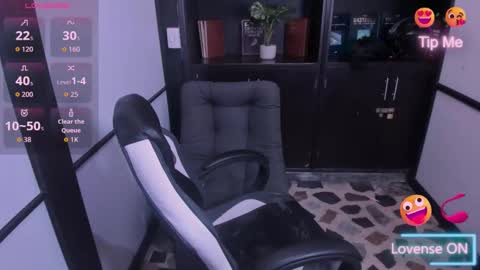 sharonqueen1_ online show from 11-13-25, 12:04