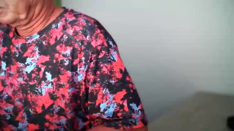 Snapshot of shaved4good chatting on 12-17-24, 07:59 shaved4good online show from 12-17-24, 07:59