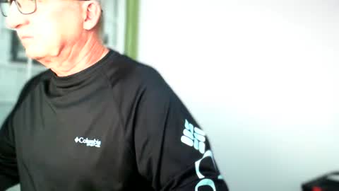 Snapshot of shaved4good chatting on 01-04-25, 08:27 shaved4good online show from 01-04-25, 08:27