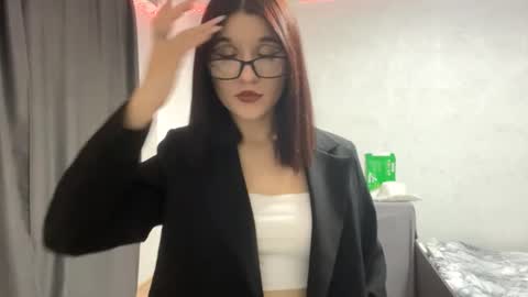 Snapshot of shawndanavin chatting on 10-17-25, 12:08 May online show from 10-17-25, 12:08