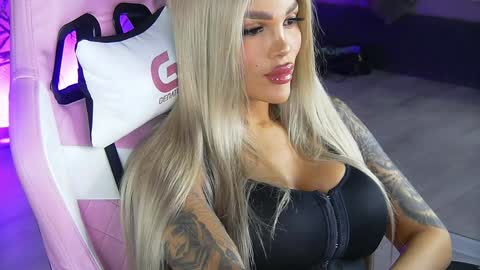 Snapshot of shayblonde chatting on 12-10-24, 12:50 shayblonde online show from 12-10-24, 12:50
