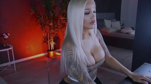 Snapshot of shayblonde chatting on 01-12-25, 07:00 shayblonde online show from 01-12-25, 07:00