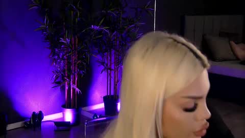 Snapshot of shayblonde chatting on 02-17-25, 11:55 shayblonde online show from 02-17-25, 11:55