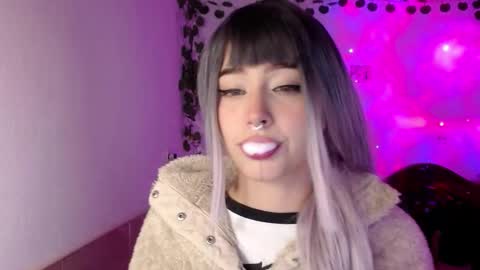 Shayla 3 online show from 12-18-25, 11:38