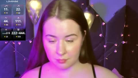 Snapshot of shedar_pretty chatting on 02-14-25, 12:03 Shedar online show from 02-14-25, 12:03