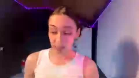 Snapshot of sheilaoverson chatting on 04-15-26, 11:17 sheilaoverson online show from 04-15-26, 11:17