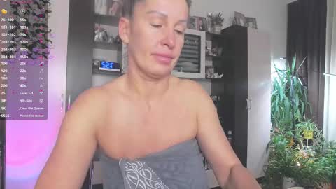 Snapshot of sheilaryan chatting on 01-18-26, 04:49 Sheila GMT 2 Tuesday Wednesday Friday Saturday Sunday- 8 5 online show from 01-18-26, 04:49