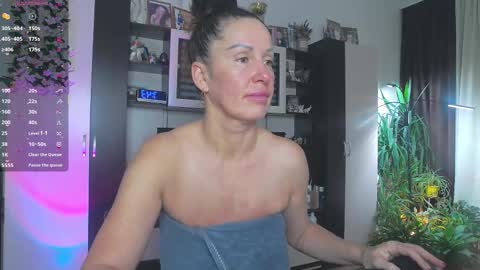 Snapshot of sheilaryan chatting on 02-03-26, 04:43 Sheila GMT 2 Tuesday Wednesday Friday Saturday Sunday- 8 5 online show from 02-03-26, 04:43