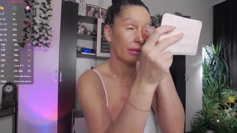 Snapshot of sheilaryan chatting on 02-14-26, 04:42 Sheila GMT 2 Tuesday Wednesday Friday Saturday Sunday- 8 5 online show from 02-14-26, 04:42