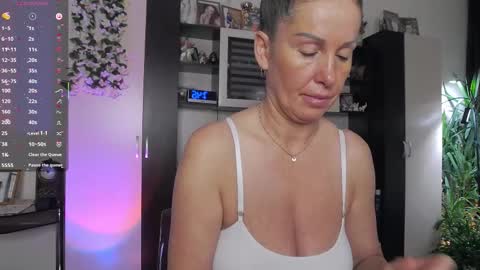 Snapshot of sheilaryan chatting on 02-21-26, 04:46 Sheila GMT 2 Tuesday Wednesday Friday Saturday Sunday- 8 5 online show from 02-21-26, 04:46